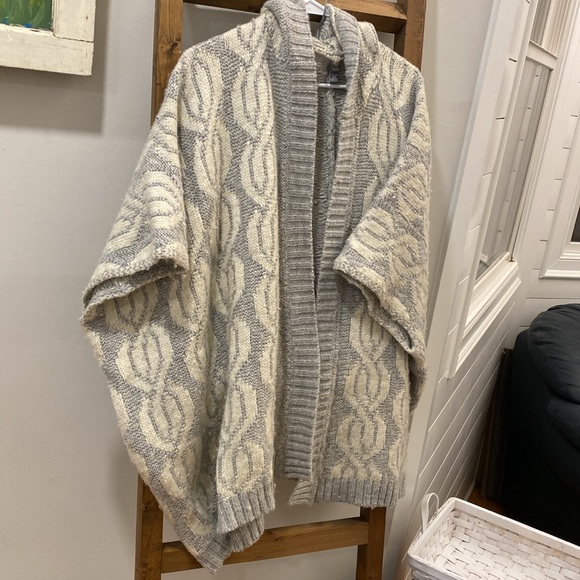 EUC Aerie Hooded Chunky Knit Poncho - Picture 2 of 11